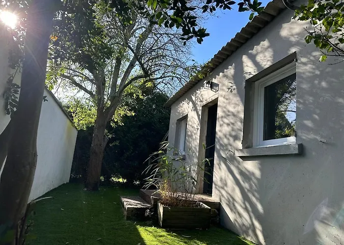 Сasa de vacaciones Avec Jardin Arboré 15 Min De Caen *